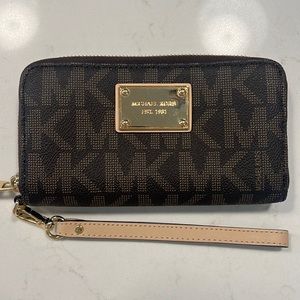 Michael Kors Wallet Wristlet. Like-new